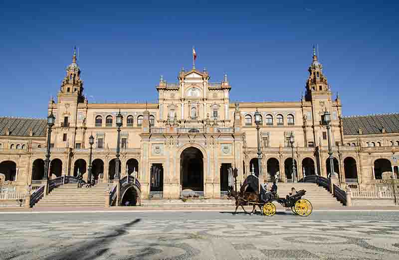 Sevilla 038 - parque de María Luisa - plaza de España.jpg